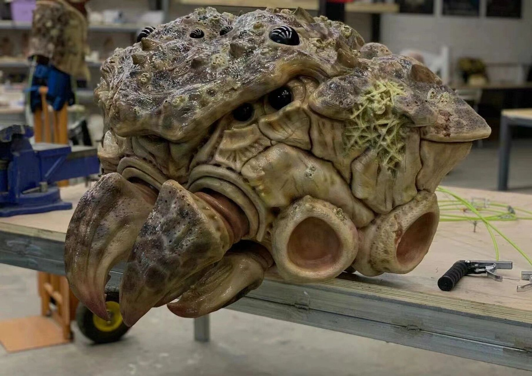 超酷的螃蟹怪兽特效拍摄模型             搬运自希娜魔夫工作室拍摄