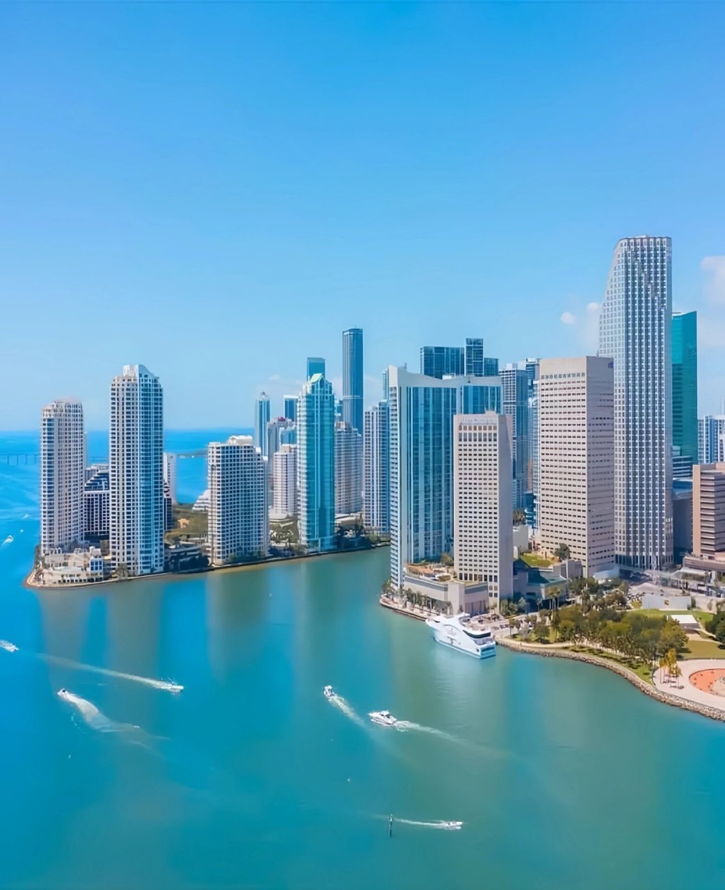 "美洲的首都"美国～迈阿密 迈阿密,市区人口60多万人,人均gdp为7.