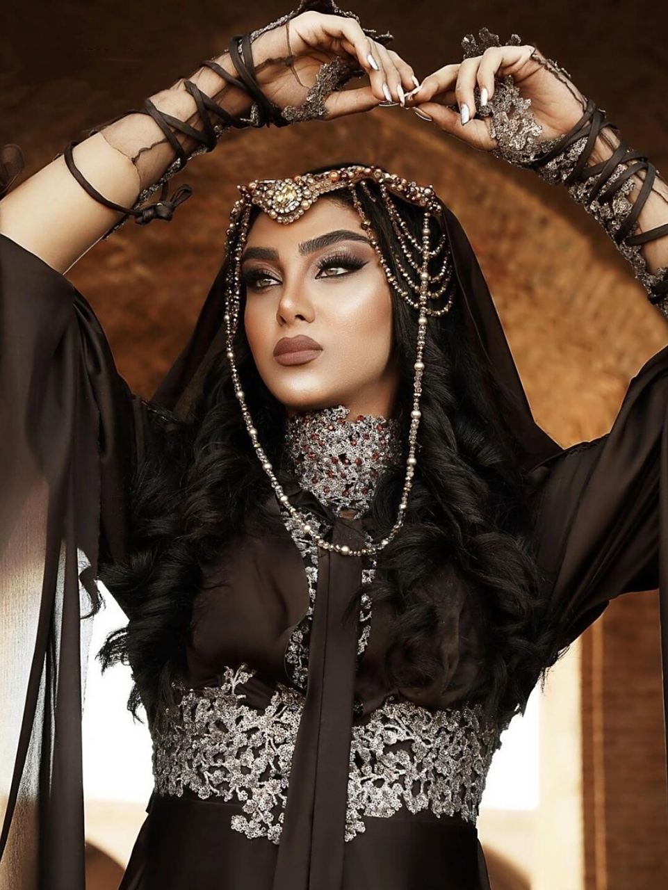 掀开中东女人的面纱 竟隐藏着如此绝色妆容 067815中东很多国家