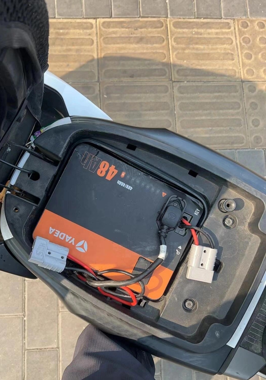 雅迪4848ah电池全网首拆,电动车电池照片