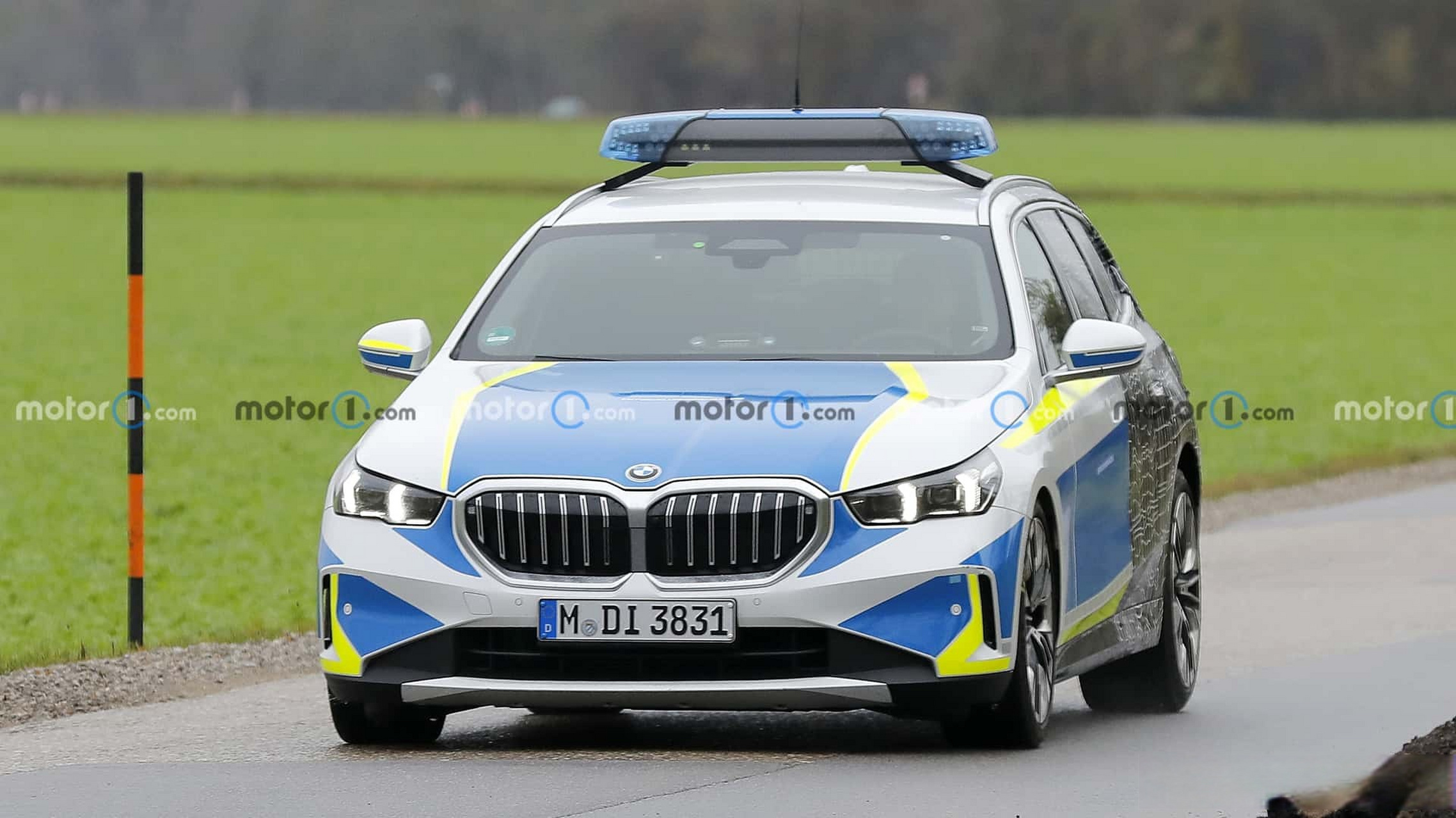 你觉得警车涂装的宝马5系好看吗?  #宝马##宝马5系##汽车资讯