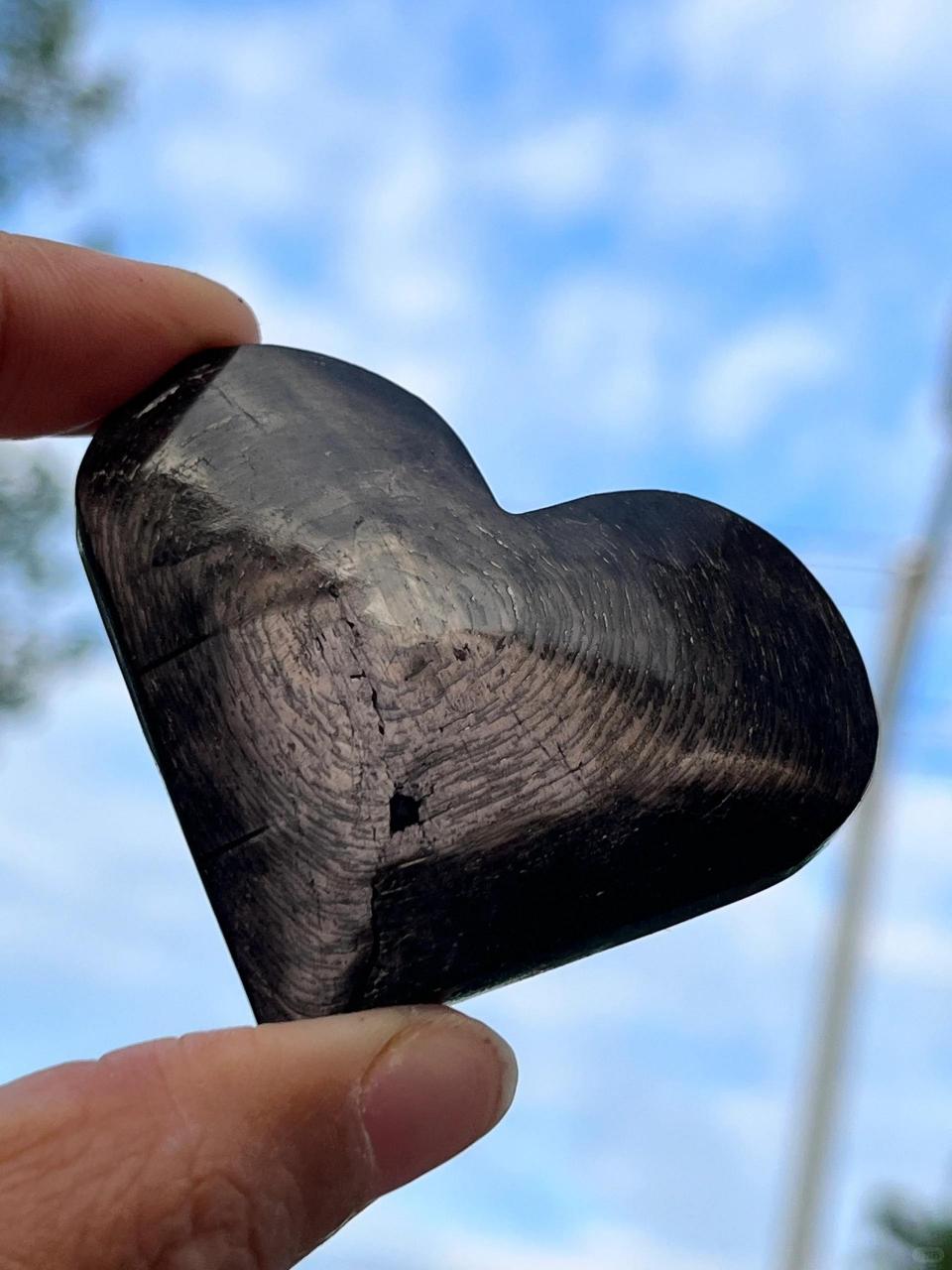 金运石有什么作用71为什么被称为92石71  金运石又称为黑银线石