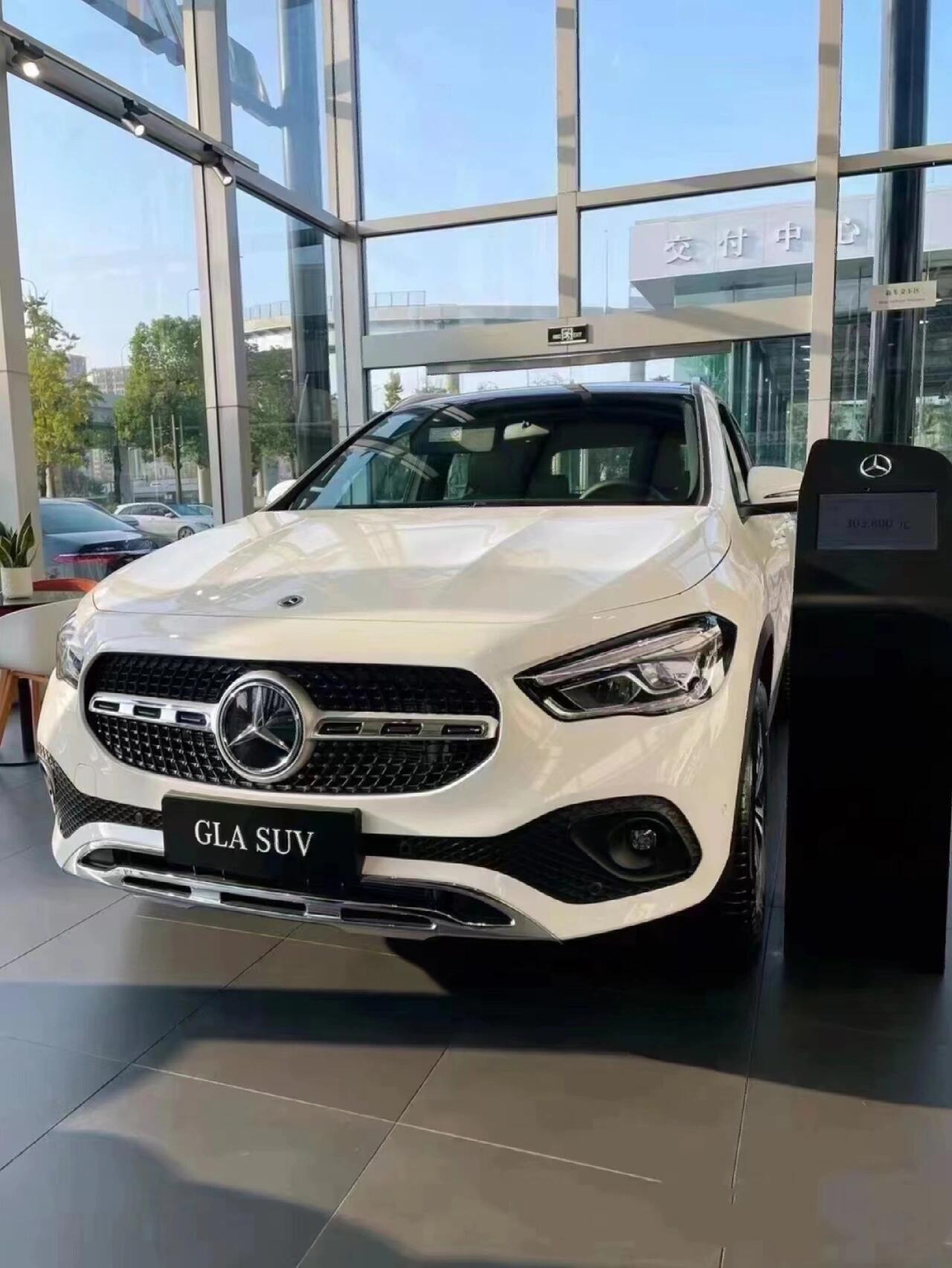梅赛德斯 奔驰 推荐系列 gla200 指导价:283900 落地价:24.