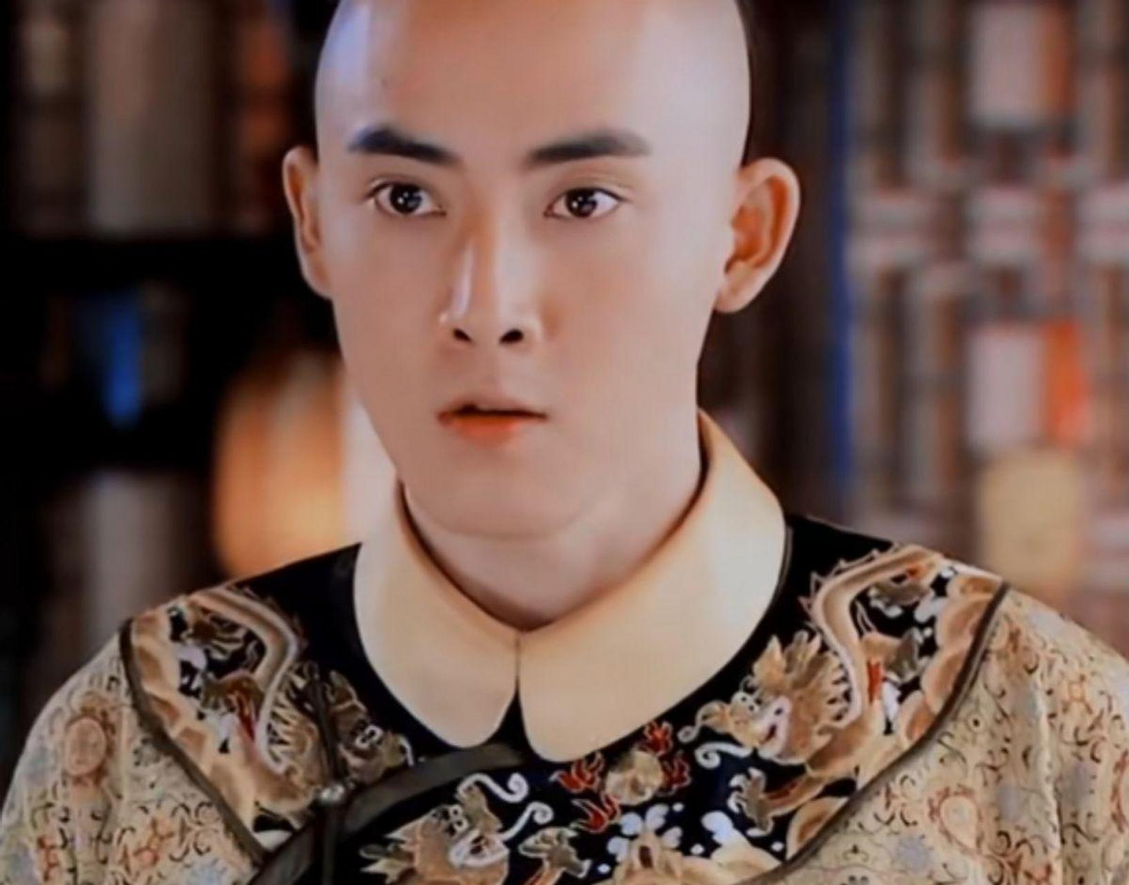 爱新觉罗·永琪,是乾隆皇帝的第五子,生母为愉贵妃珂里叶特氏,即