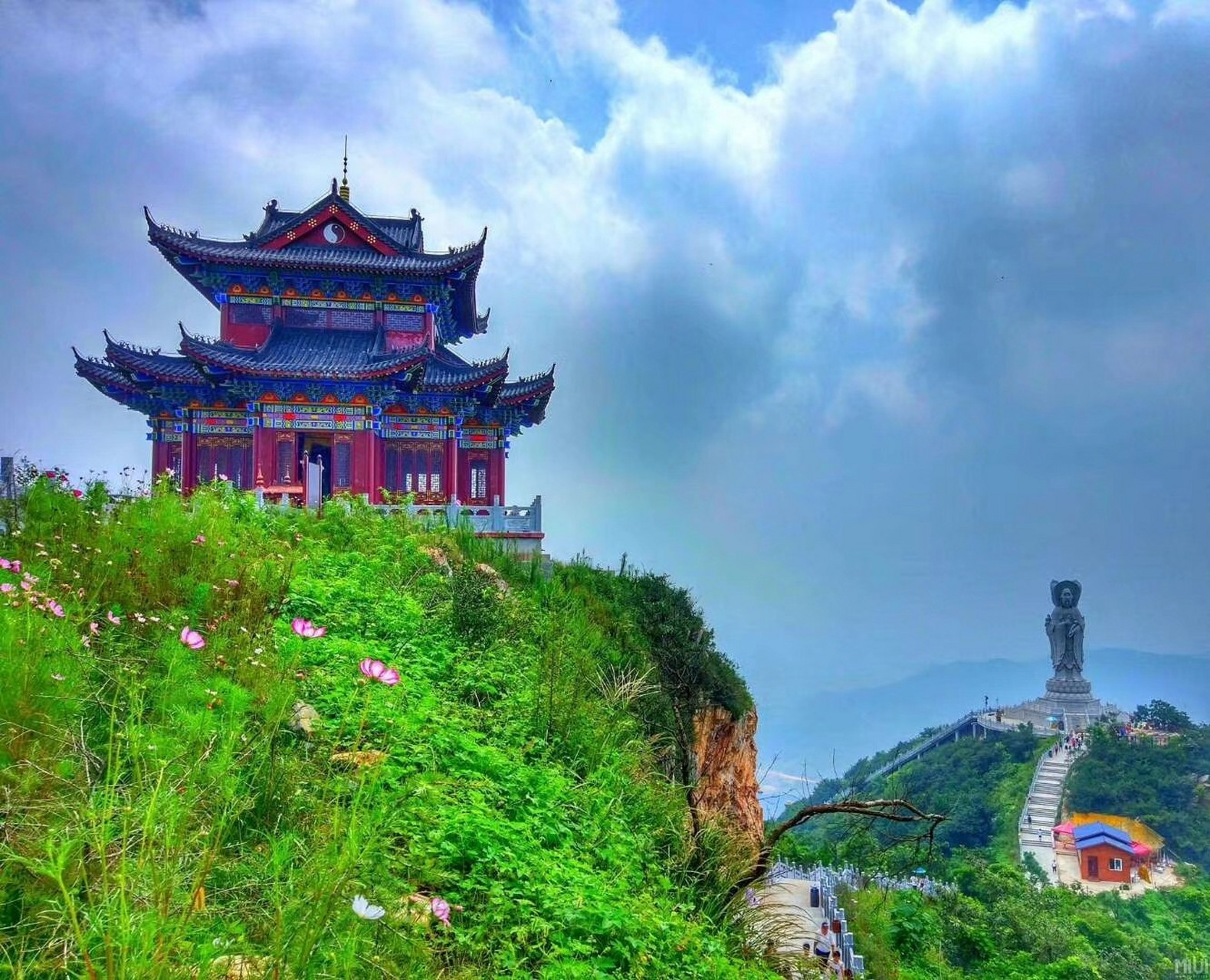 河南·老乐山旅游介绍 98景点介绍:老乐山又名乐山,位于确山县城