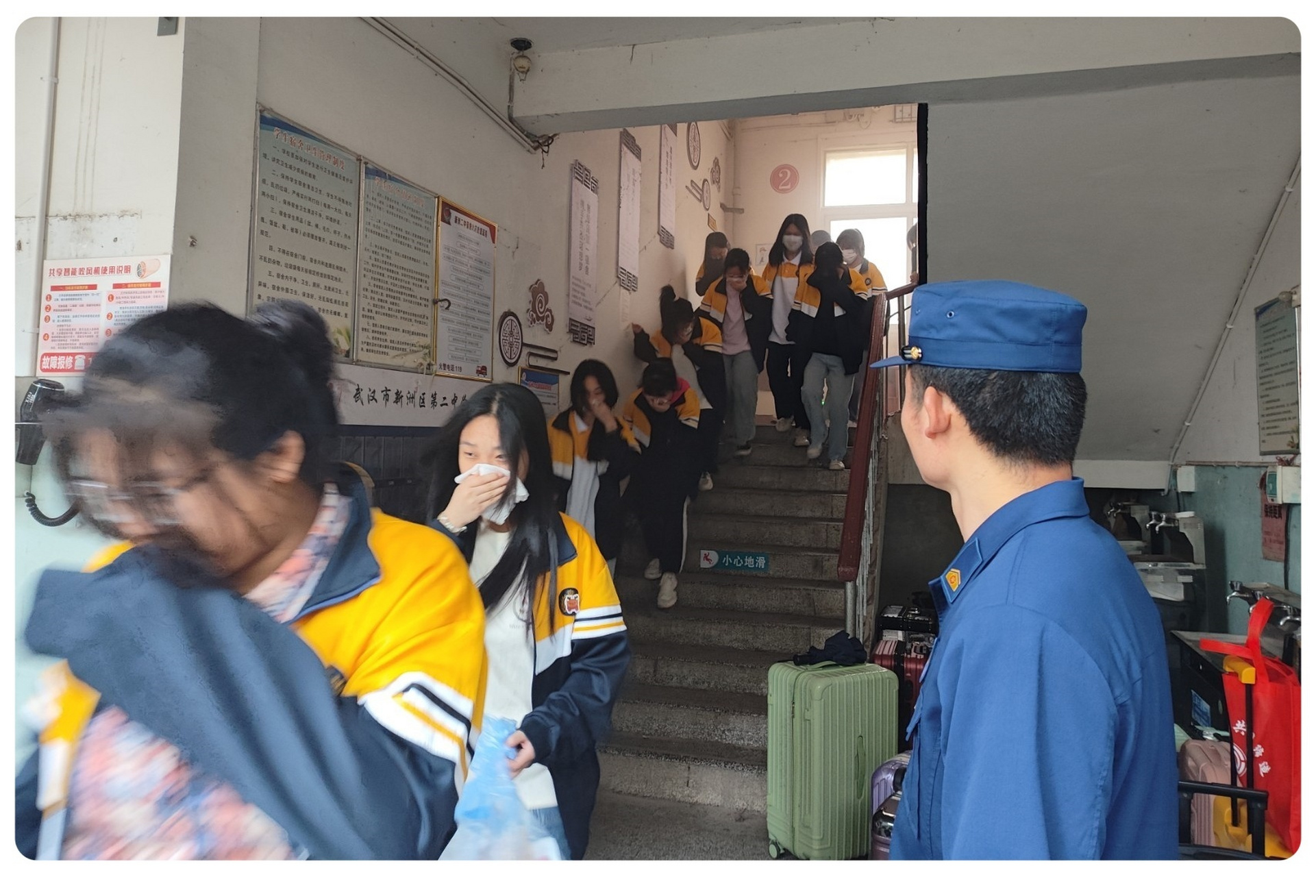 武汉消防触手可及# 4月20日,仓埠消防救援站到武汉市新洲区第二中 