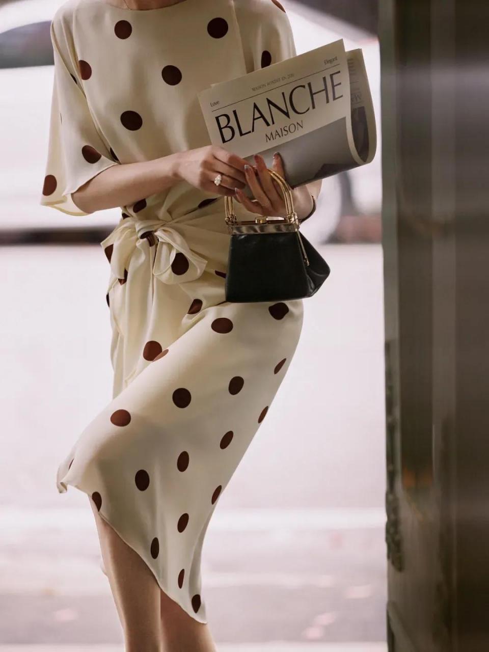 真的超爱法式风的穿衣风格,白色的波点连衣裙,浪漫温柔 优雅大气又