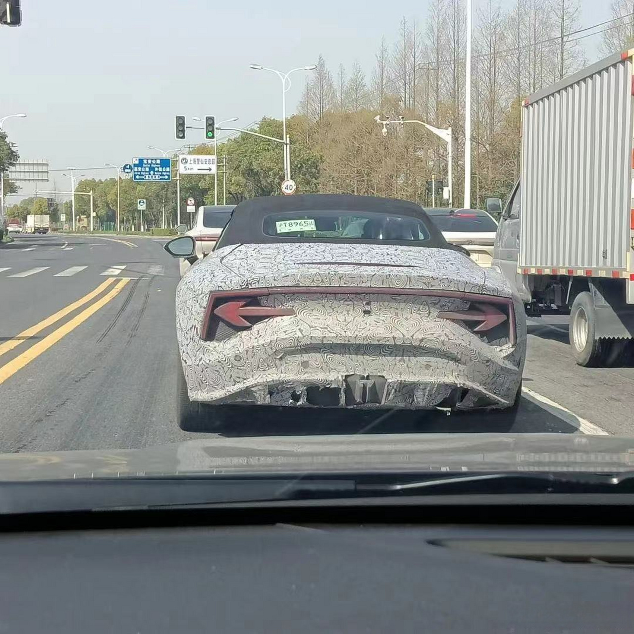 猜车!  说实话这个尾灯看起来是真的炫酷!