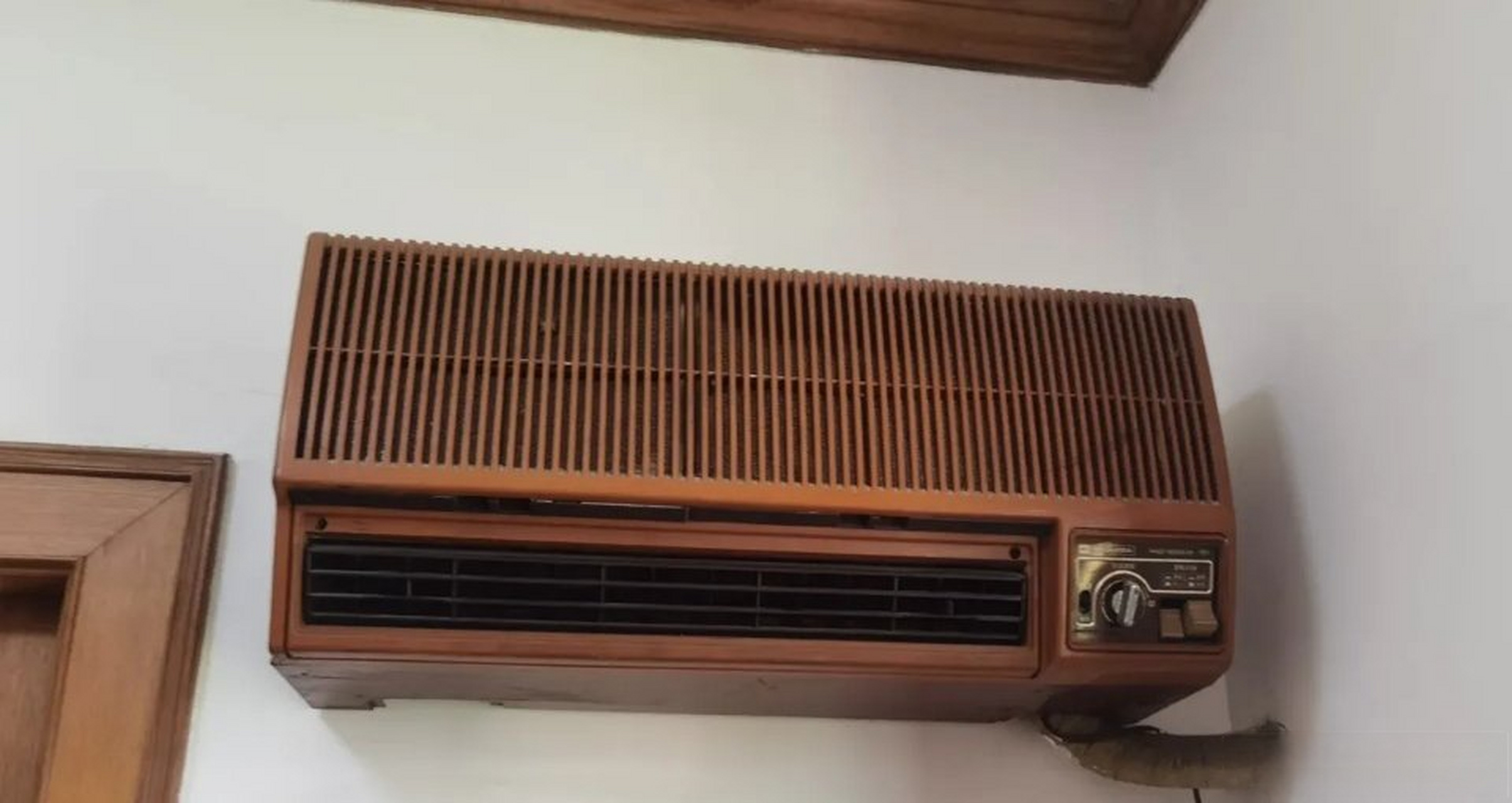 70年代的东芝空调,谁见过?还以为是个收音机呢