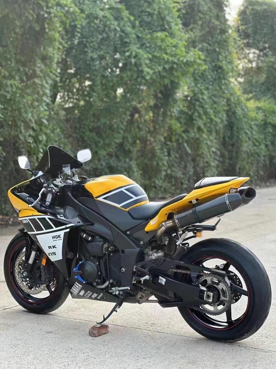 雅马哈yzf-r1