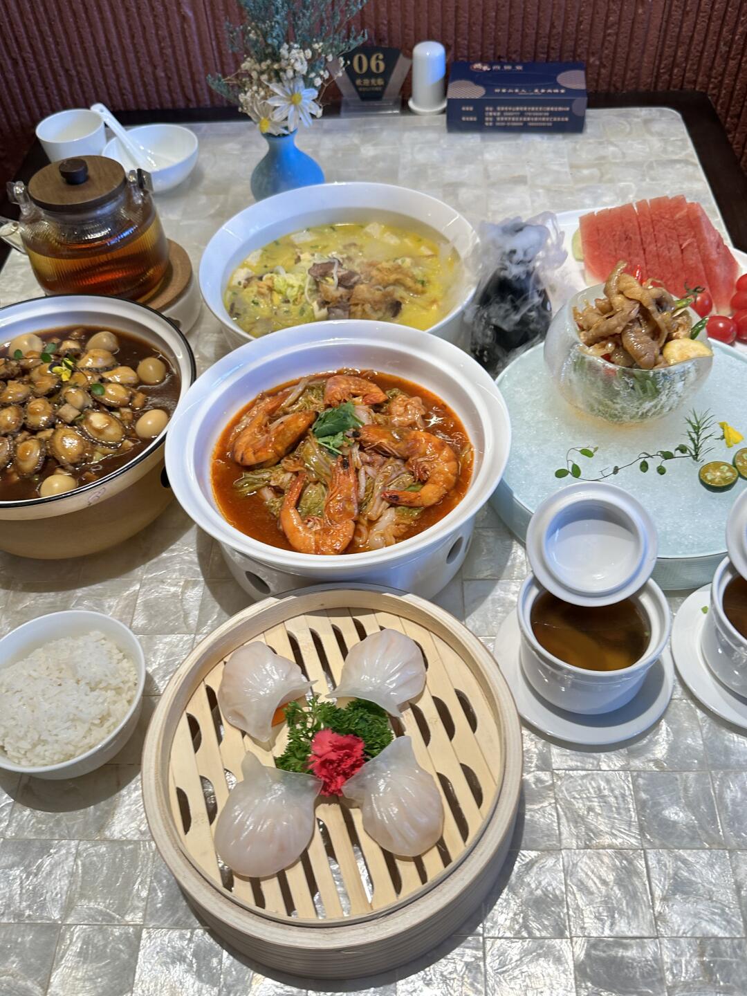 这里主打的中餐和融合菜简直是味蕾的狂欢.