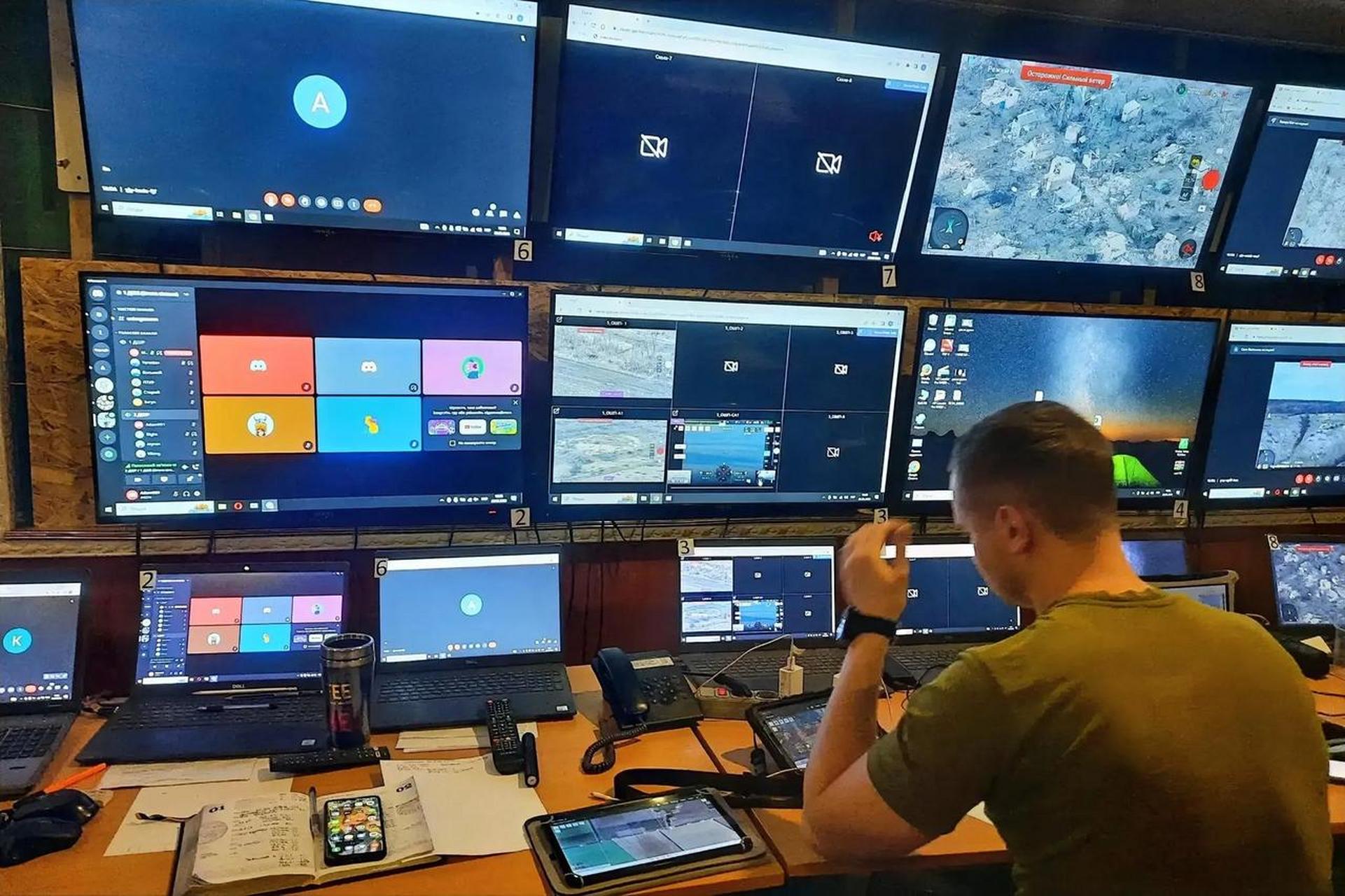 乌克兰军方正在利用现代化的通信工具,如discord,zoom和google meet等