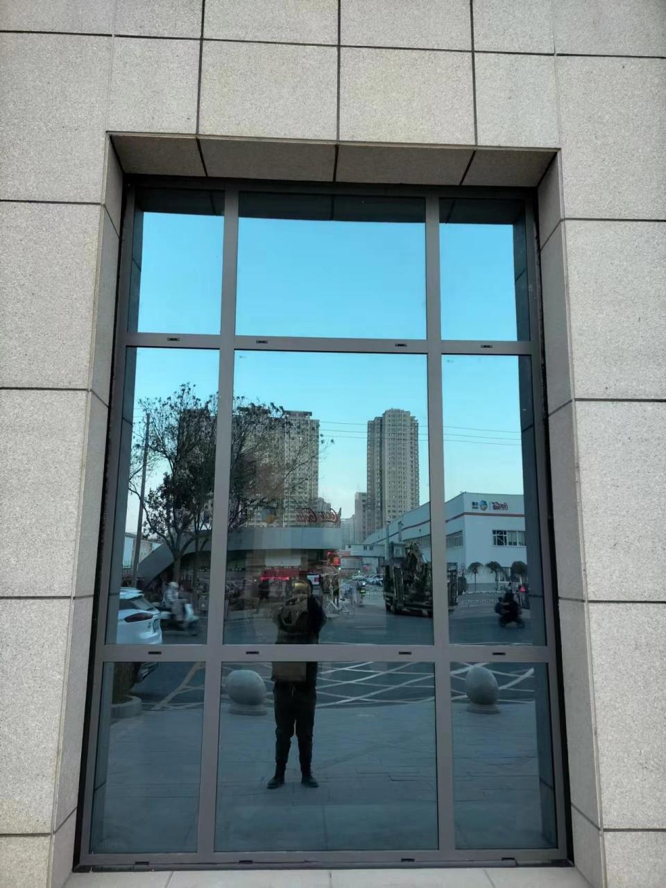 福特蓝镀膜玻璃还是很漂亮的