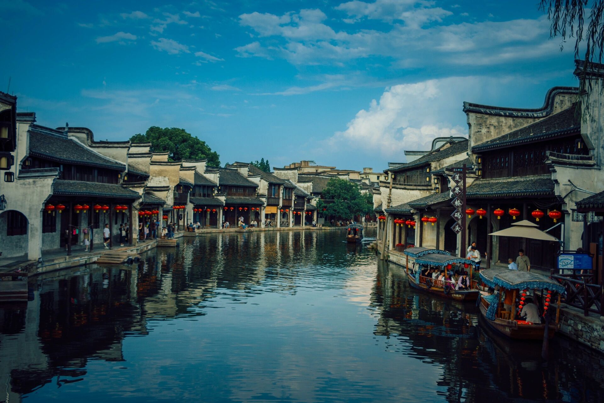 古镇详细的交通攻略 南京南站到湖州南浔区南浔古镇旅游的路线如下