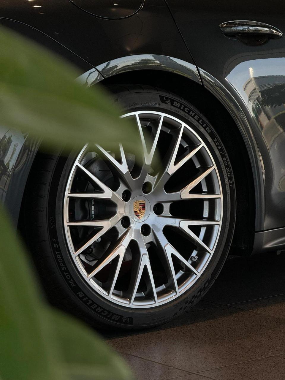 不到100的全新保时捷panamera!全新车!中规车!4s店提车!4s店一手发票!