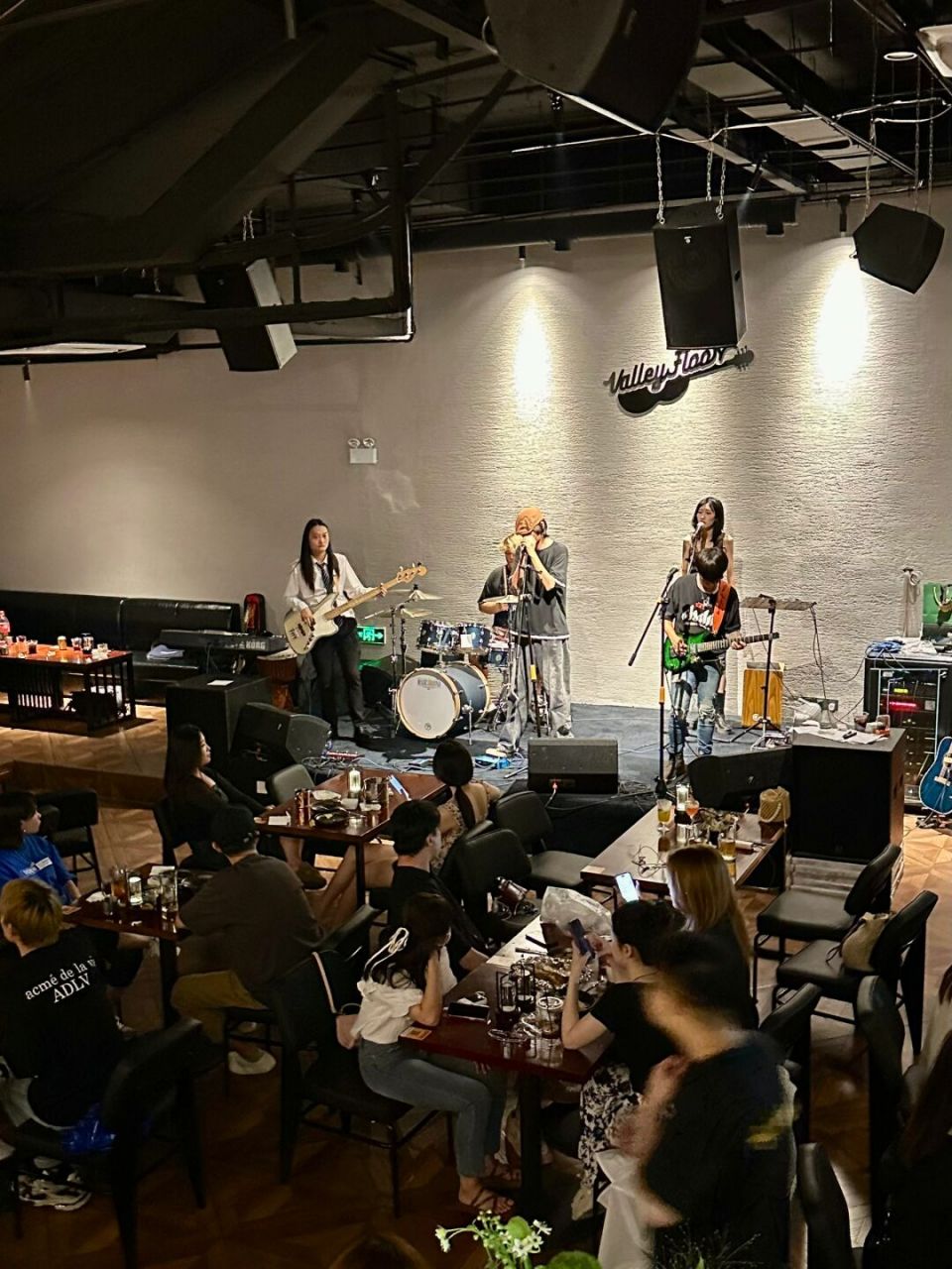 新开摇滚酒吧valley floor7215 不愧是2nd floor的新店!