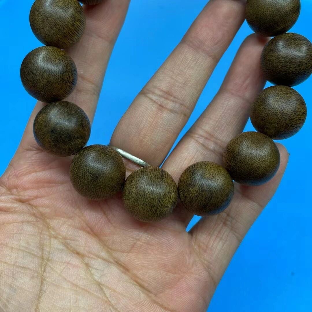 品名:收藏级海南金星密丝沉香手串 规格:16m 品名:收藏级海南金星密丝