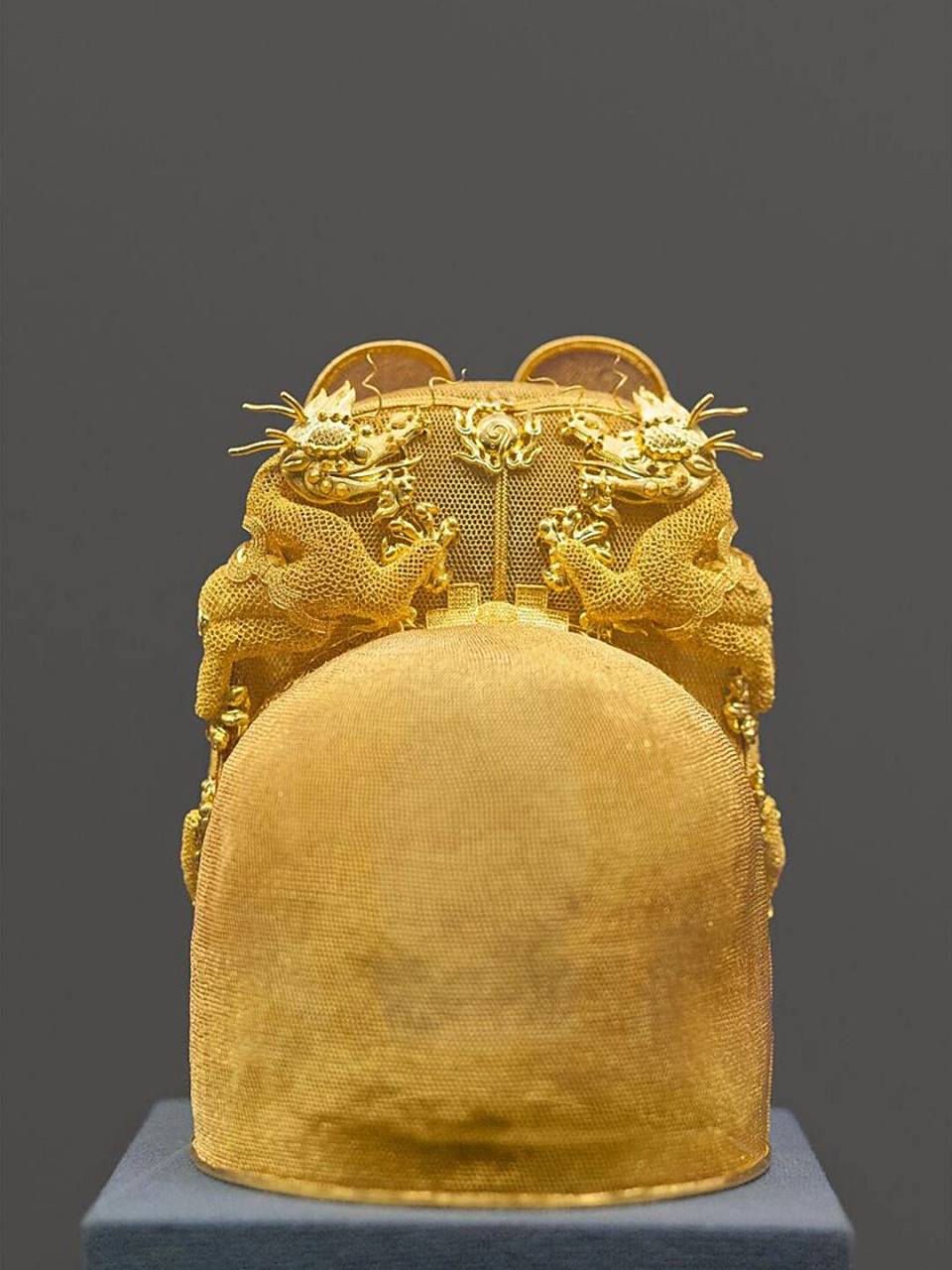 全球仅此一顶:明十三陵定陵出土金丝翼善冠 金翼善冠