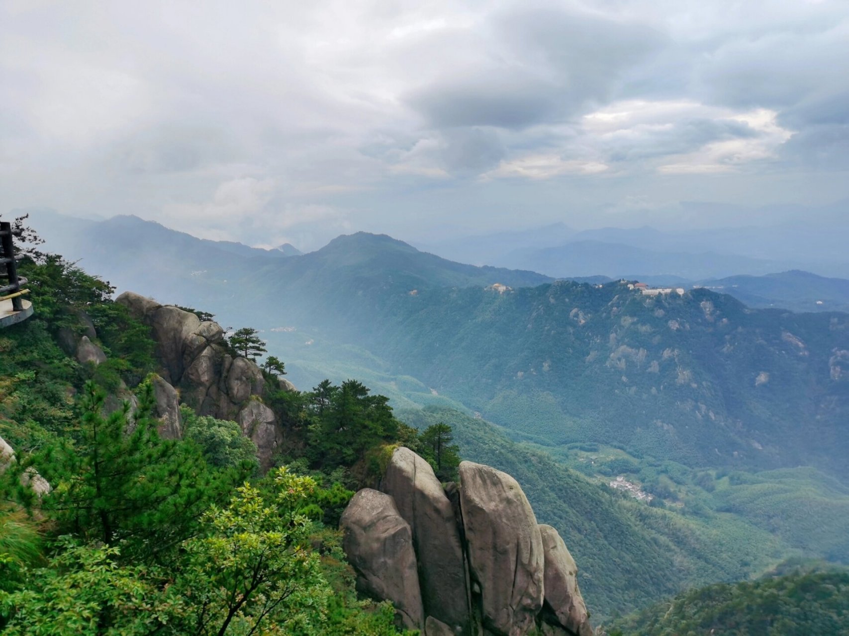 九华山出游记(三)︱景点篇-花台 从九华山坐车到花台景区客运站下车后