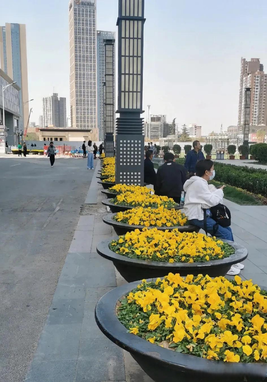 我老公跑出租车,接了个大单,有位大老板包了他的车,包两天给了1700元