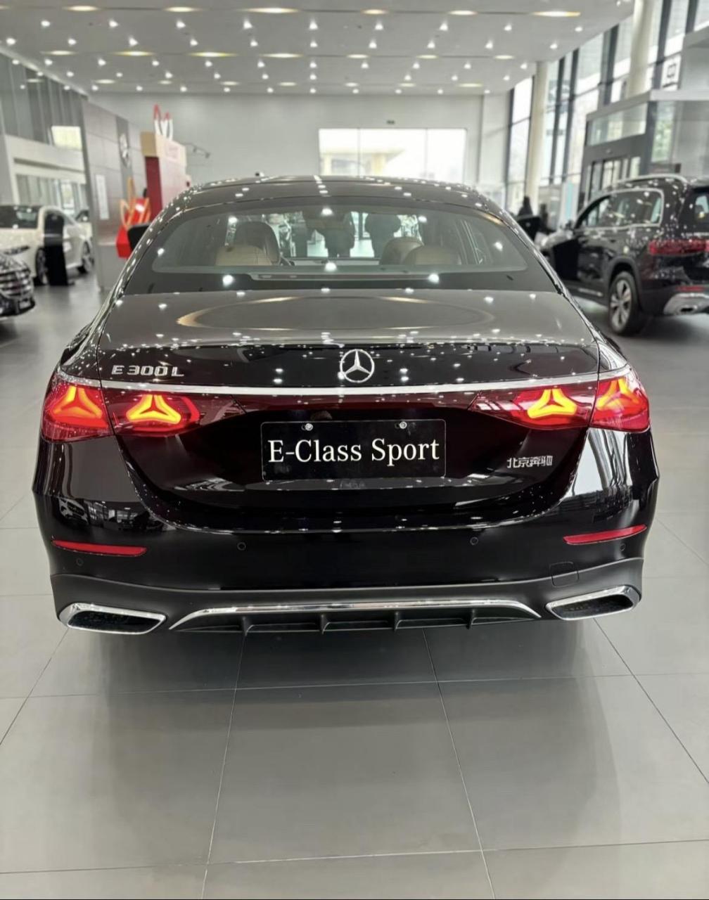 24款奔驰e300l运动豪华型.落地53.98万,首付6万开走