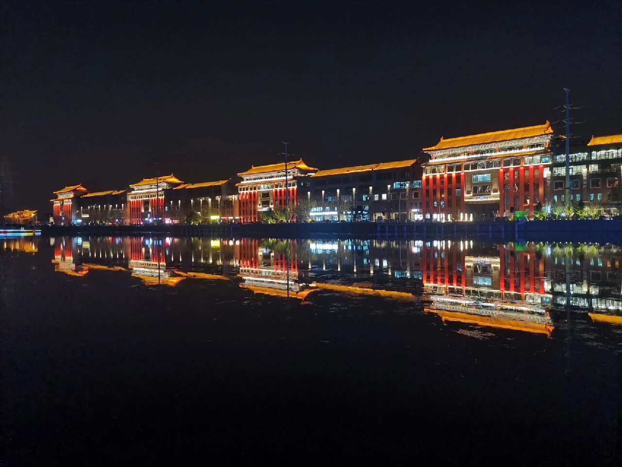 高碑店通惠河岸晚上夜景挺好的