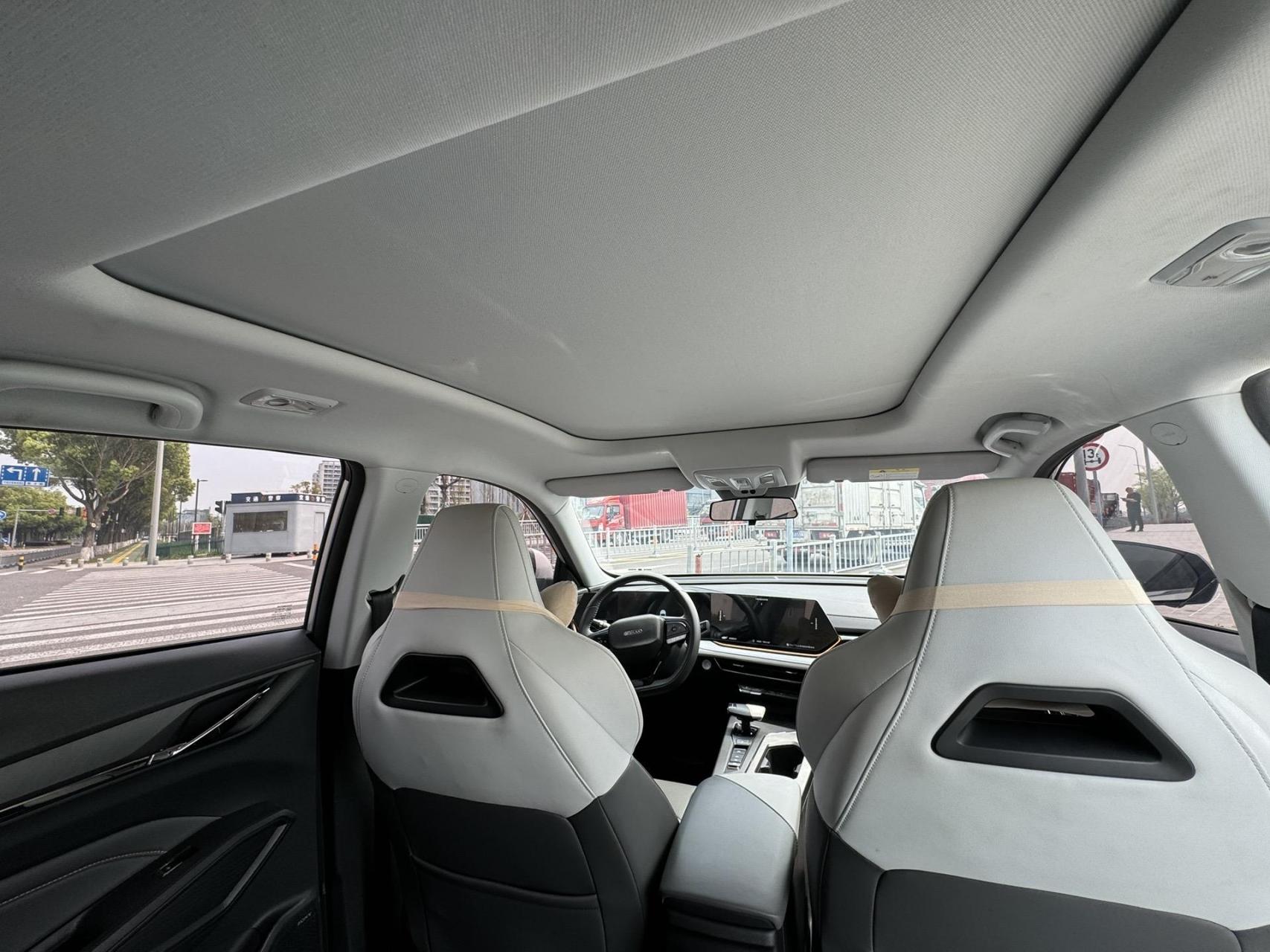 长安欧尚x5plus 顶配 车型:越野车 车体颜色:灰色 上牌时间:202312月