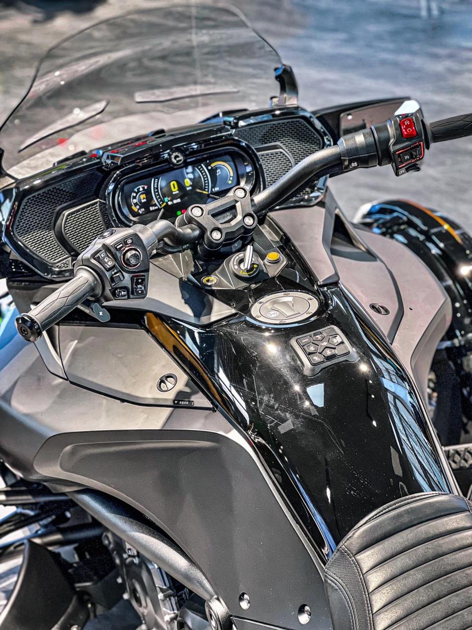 庞巴迪 spyder f3 经典版.