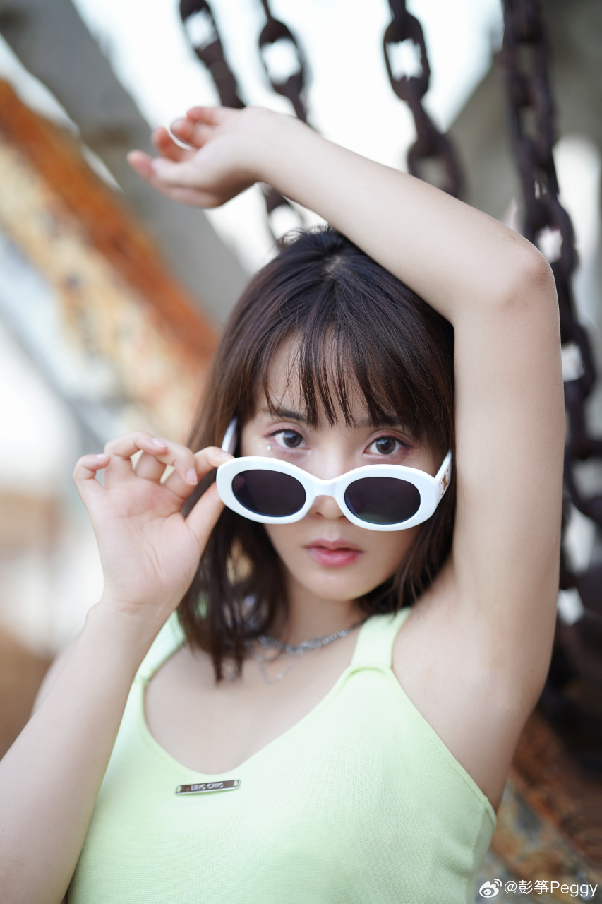 天空很蓝 太阳很暖 9898 #彭筝##彭筝##人像写真##海边##天空