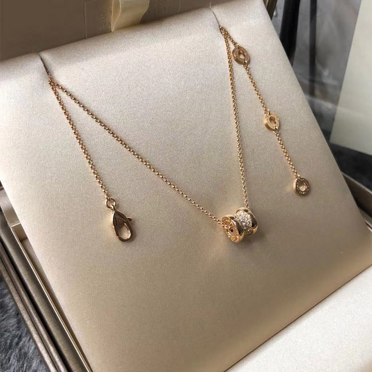 火爆朋友圈|宝格丽满钻小蛮腰项链 闪闪亮亮惹人爱,火爆朋友圈的