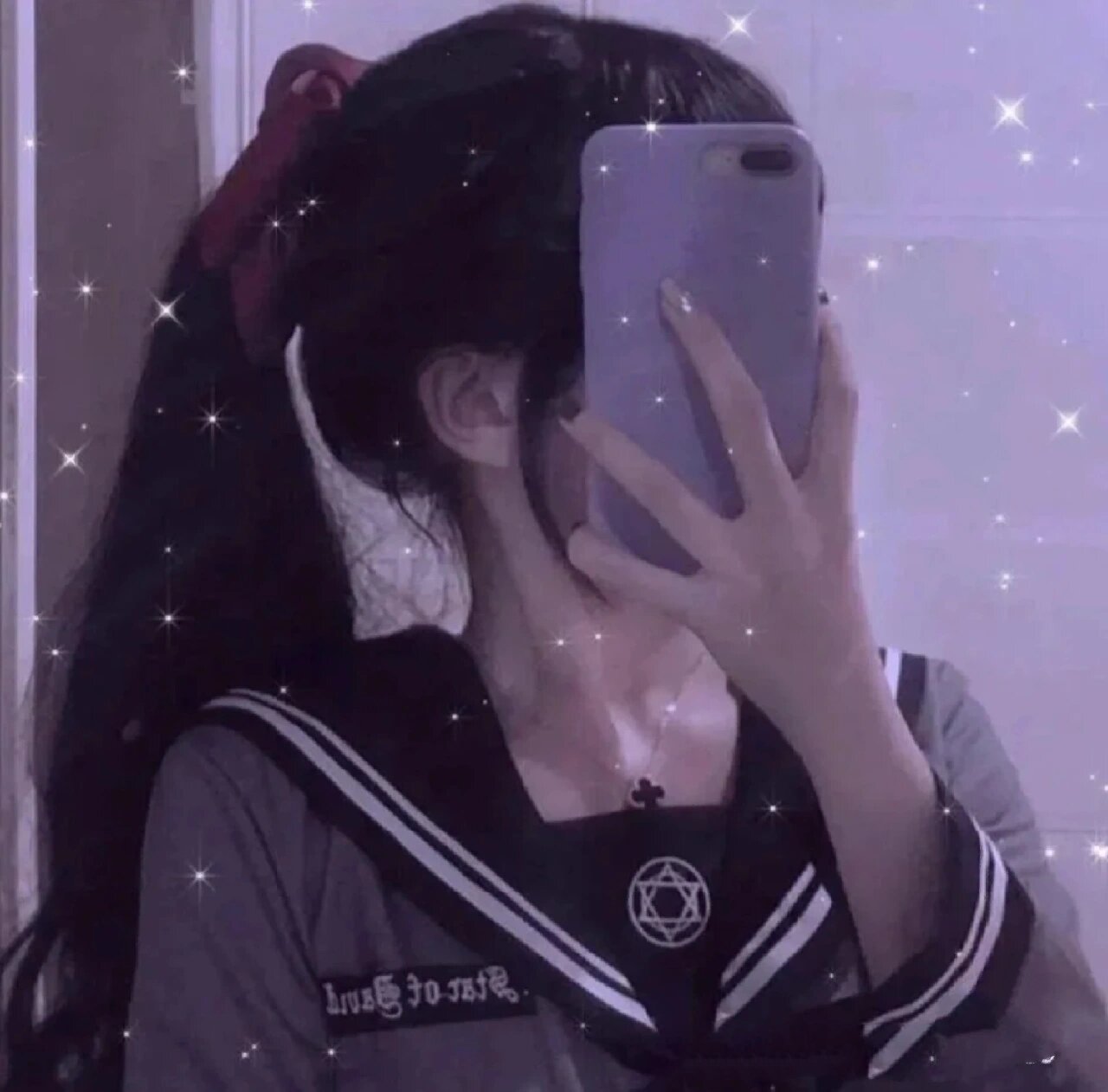 拿着手机的头像真人女生@日暮温柔亦的动态