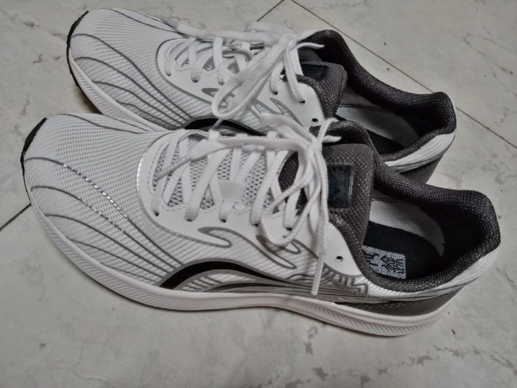 200多就能入手的碳板跑鞋多威征途二代 最近也是入了这款多威征途二