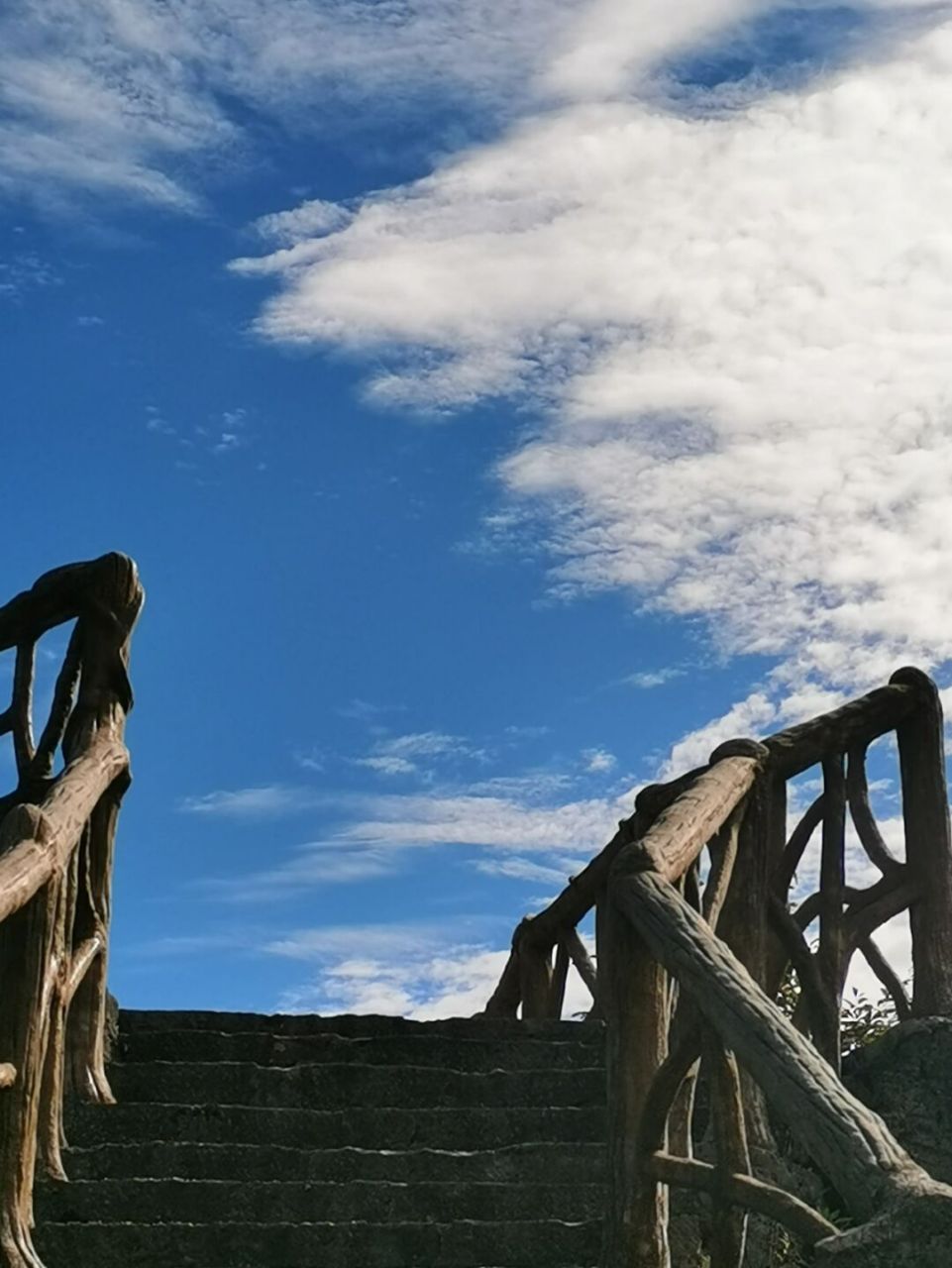 景点:黄鹤峰林 门票:70 地址:建始县花坪镇 游玩体验:整个爬山过程