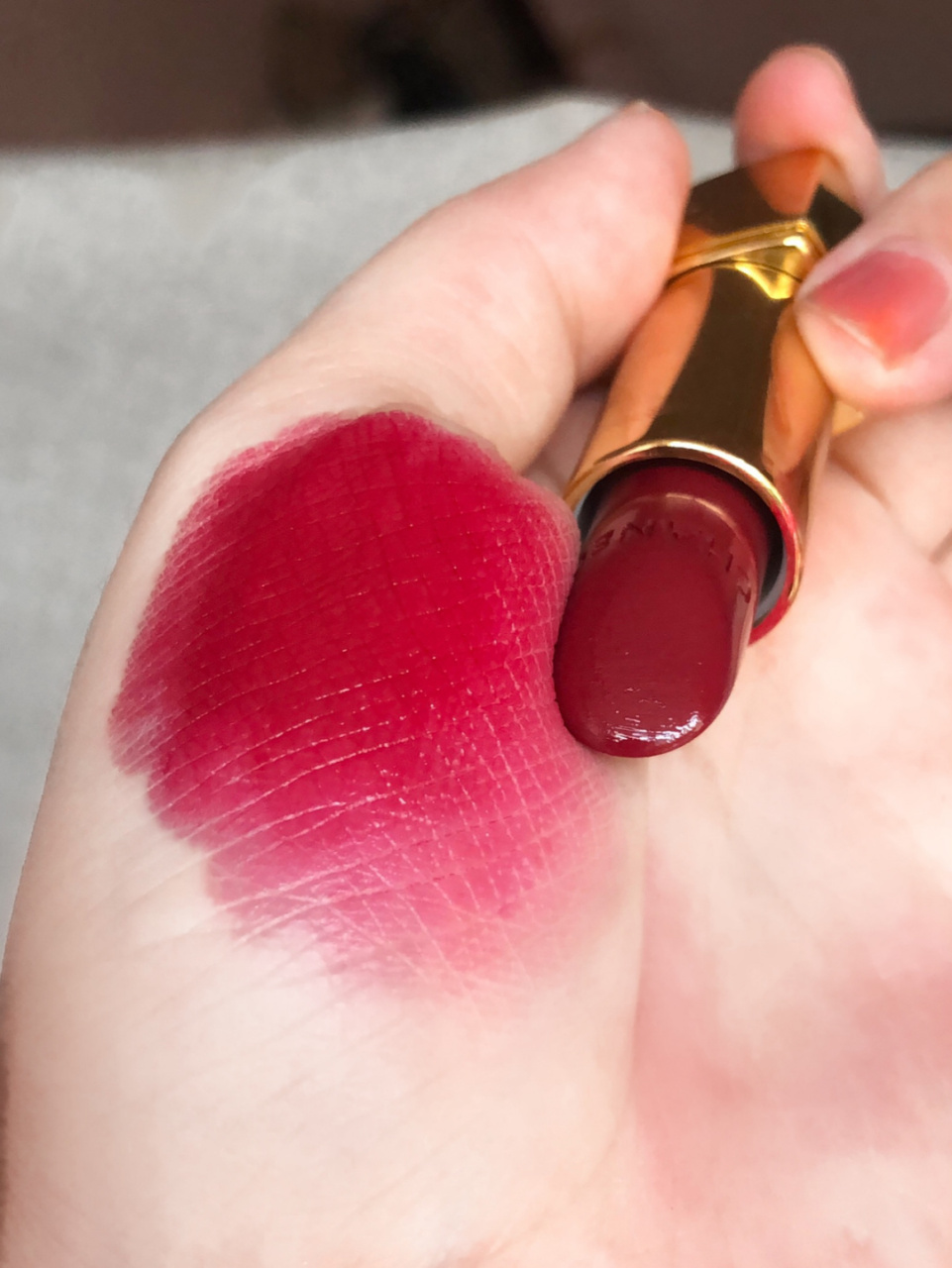 今天po下香奈儿圣诞新品口红#847 一支梅子浆果樱桃色 毫不犹豫的显