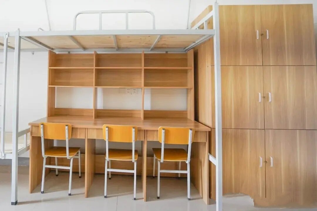 河南开封科技传媒学院宿舍条件   宿舍为6人间,均设有独立卫生间与