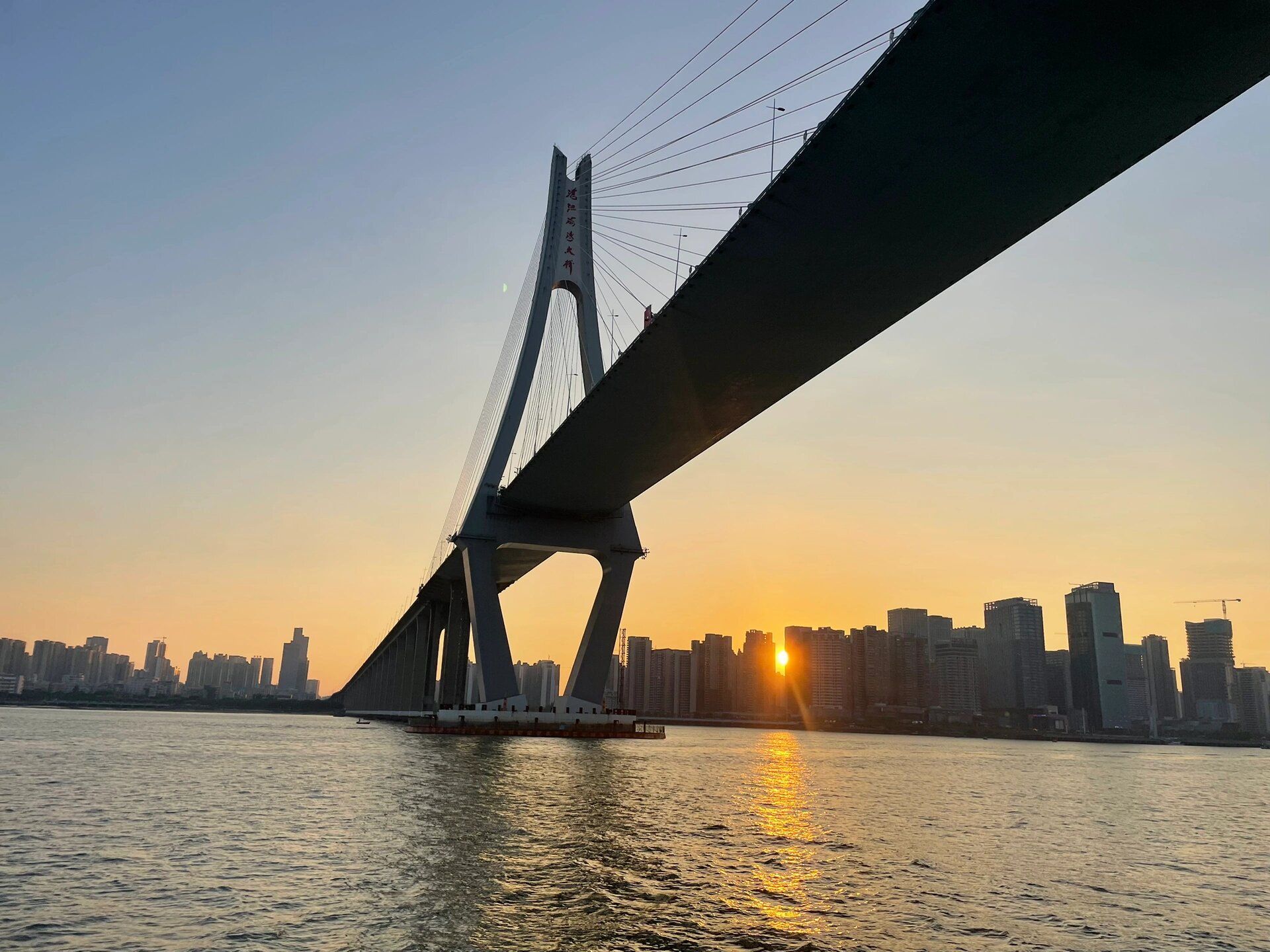 在湛江十里军港,祝福祖国繁荣昌盛