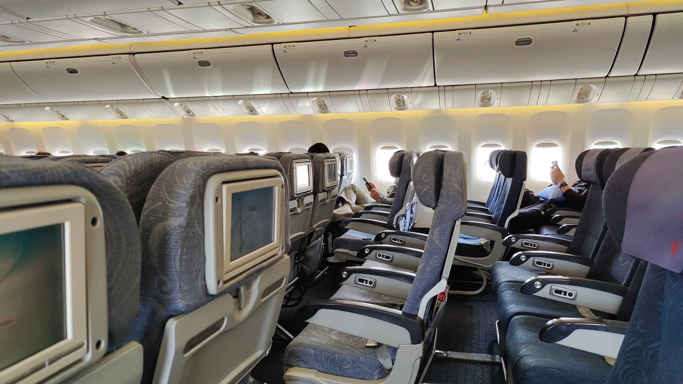  国航波音777-300er经济舱初体验> 航班号:ca1517,北京首都t3-上海