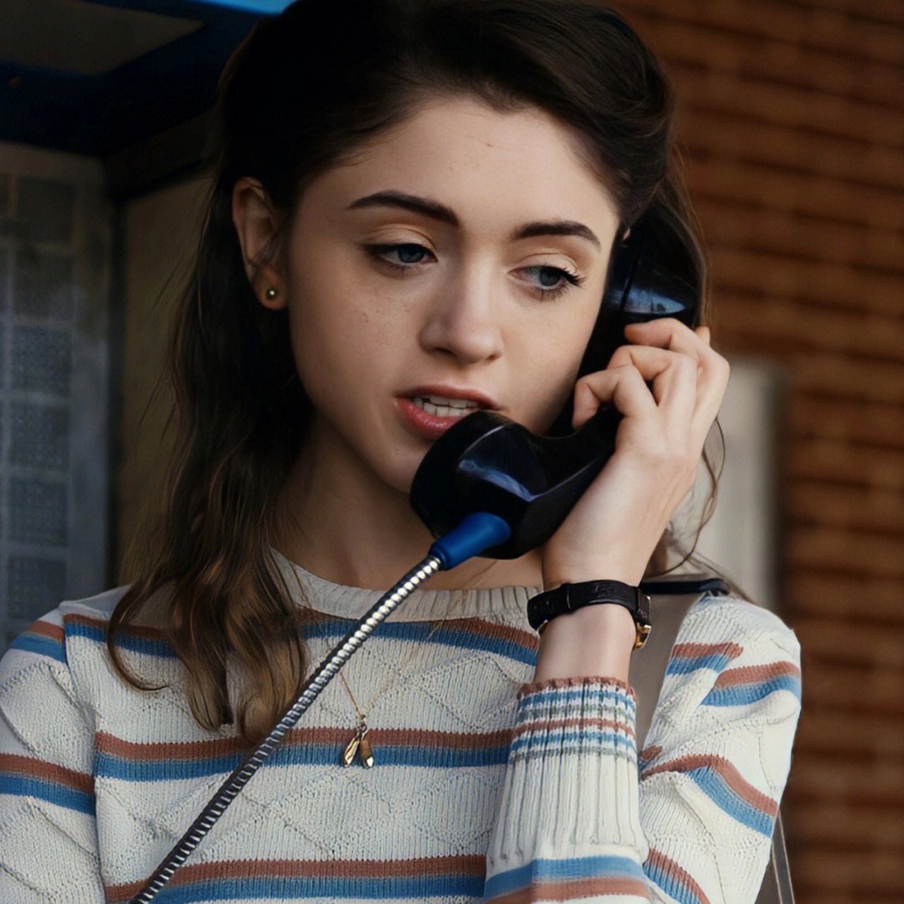 怪奇物语nancy 喜欢第一季nancy的发型 扎马尾就很好看 后期的发型就