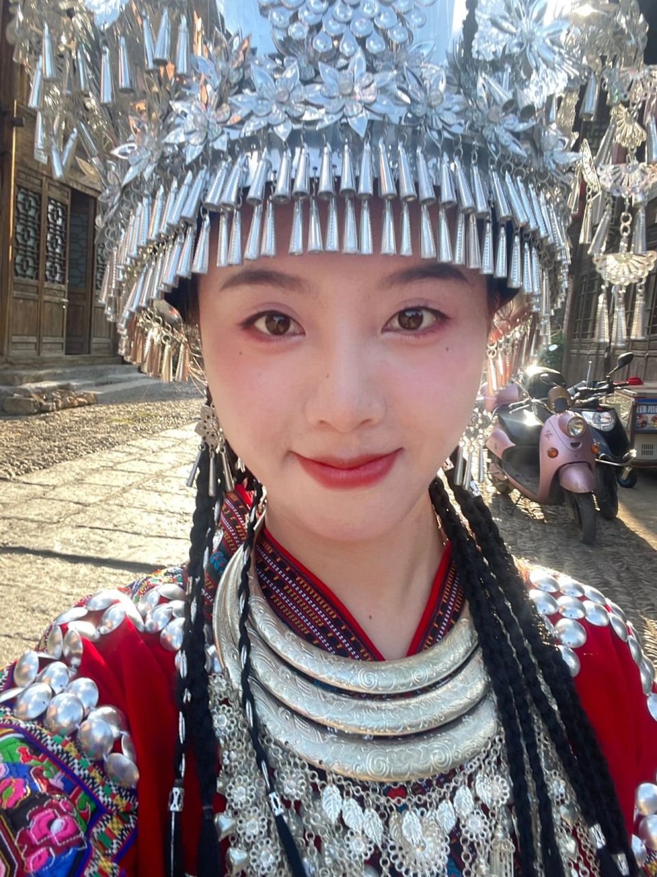 关于苗衣的人 想了一百个关于苗衣的文案都不及穿上这一刻动人