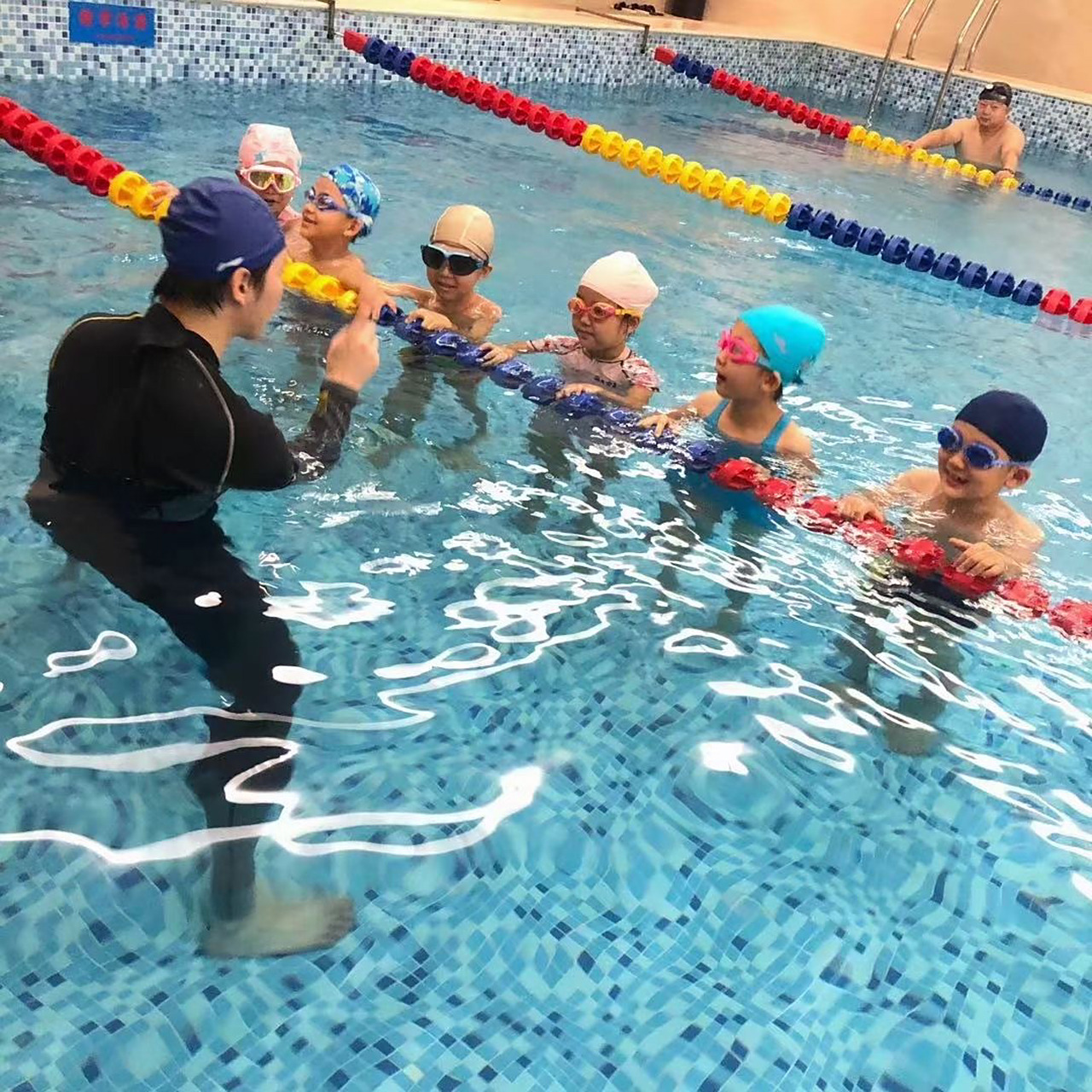 寻找西安高新十七小的小朋友学游泳 听说最近要下水啦,零基础的娃娃们
