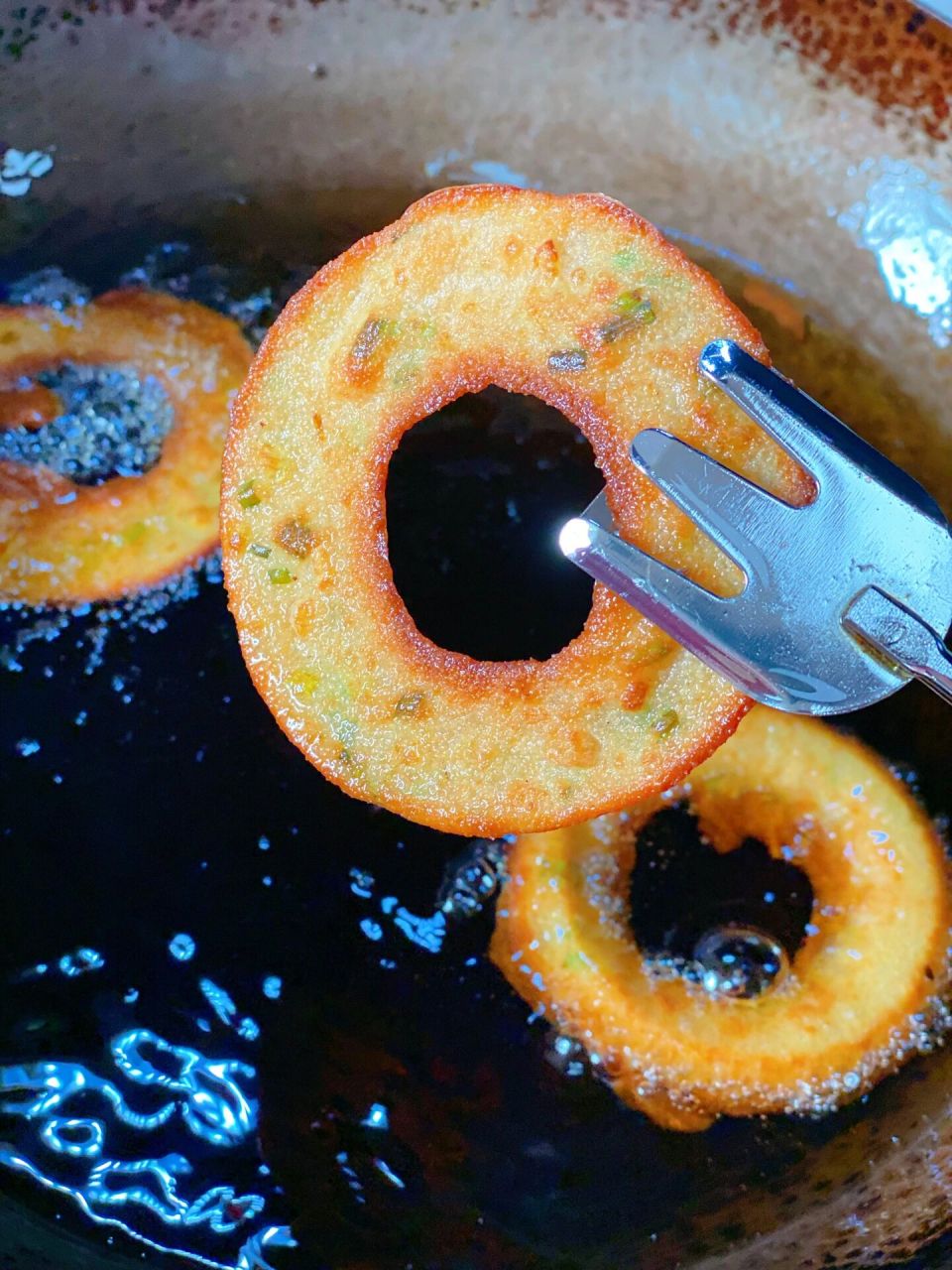 武汉名吃面窝家庭做法 【面窝】在武汉,过早界里当仁不让的黄金配角