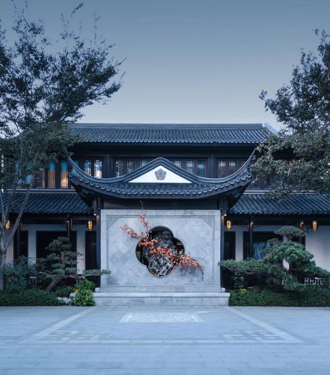 苏式合院是中国传统的建筑形式,特点是四方院落,中庭围合,建筑布局