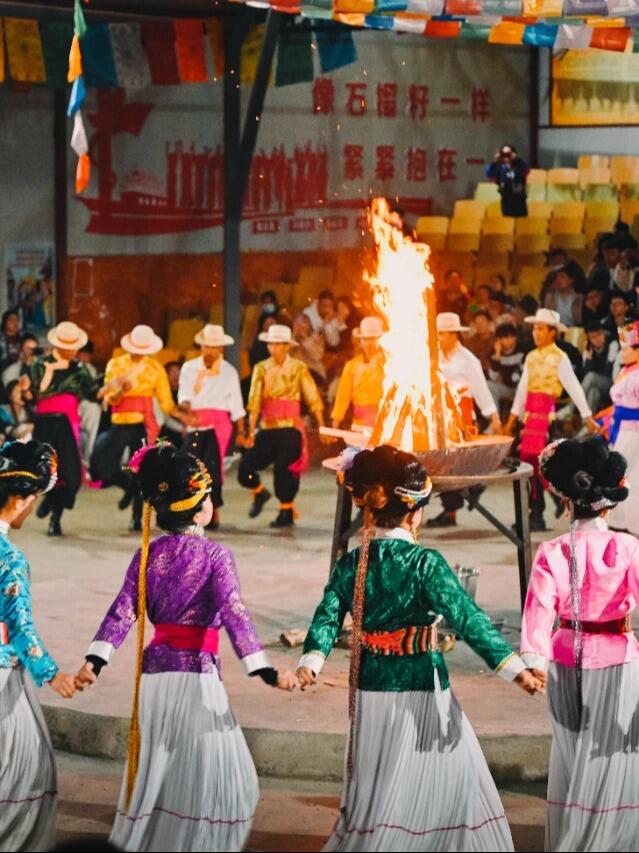 摩梭篝火晚会|来泸沽湖必打卡的民俗活动
