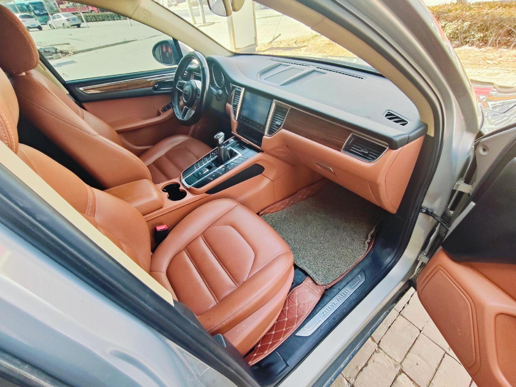 新到17年5月国产保时泰sr9,手动挡2.0t三菱发动机动力强劲.