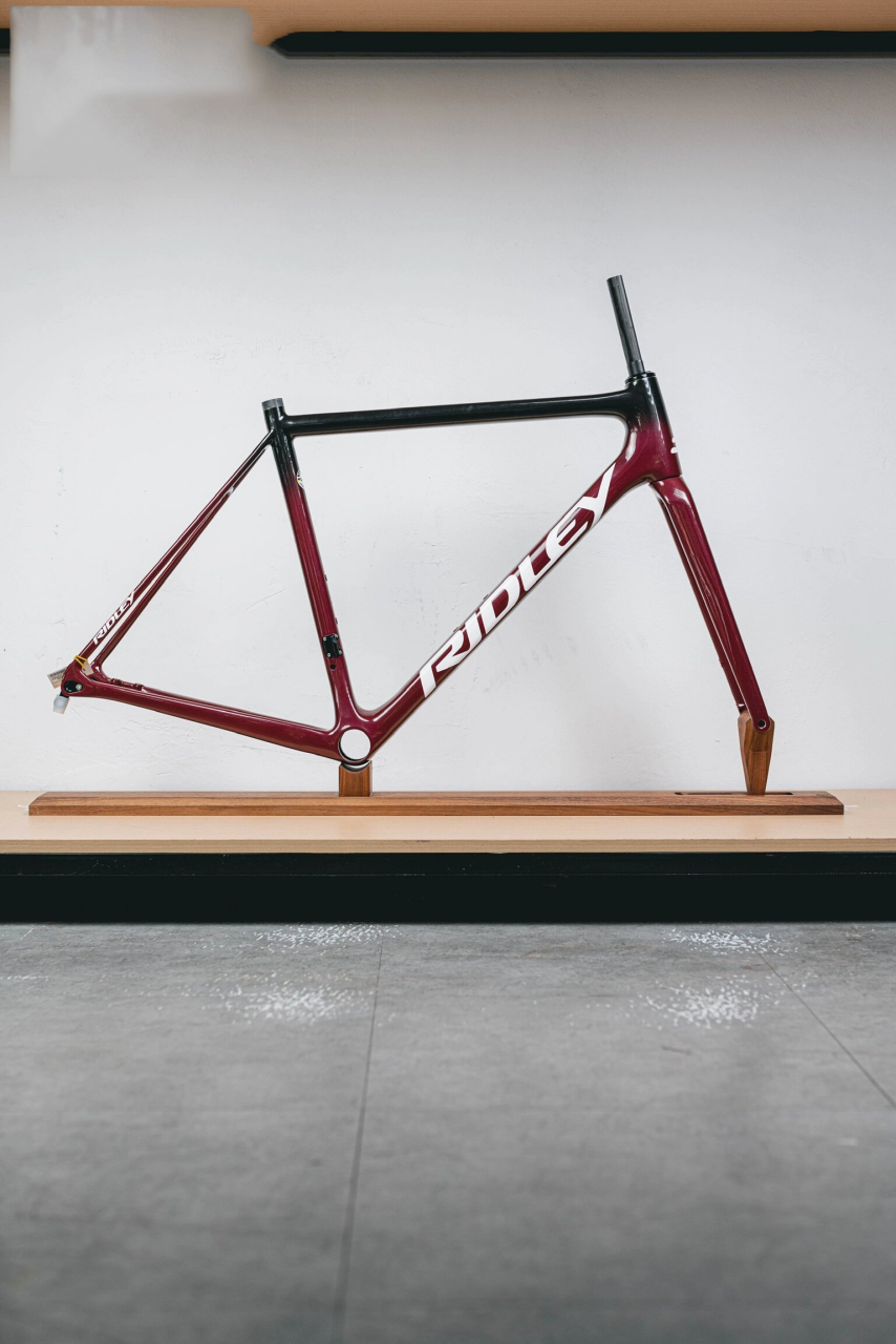 轻量刚性全内走线全定制ridley helium 重量700多克的全内走线碟刹