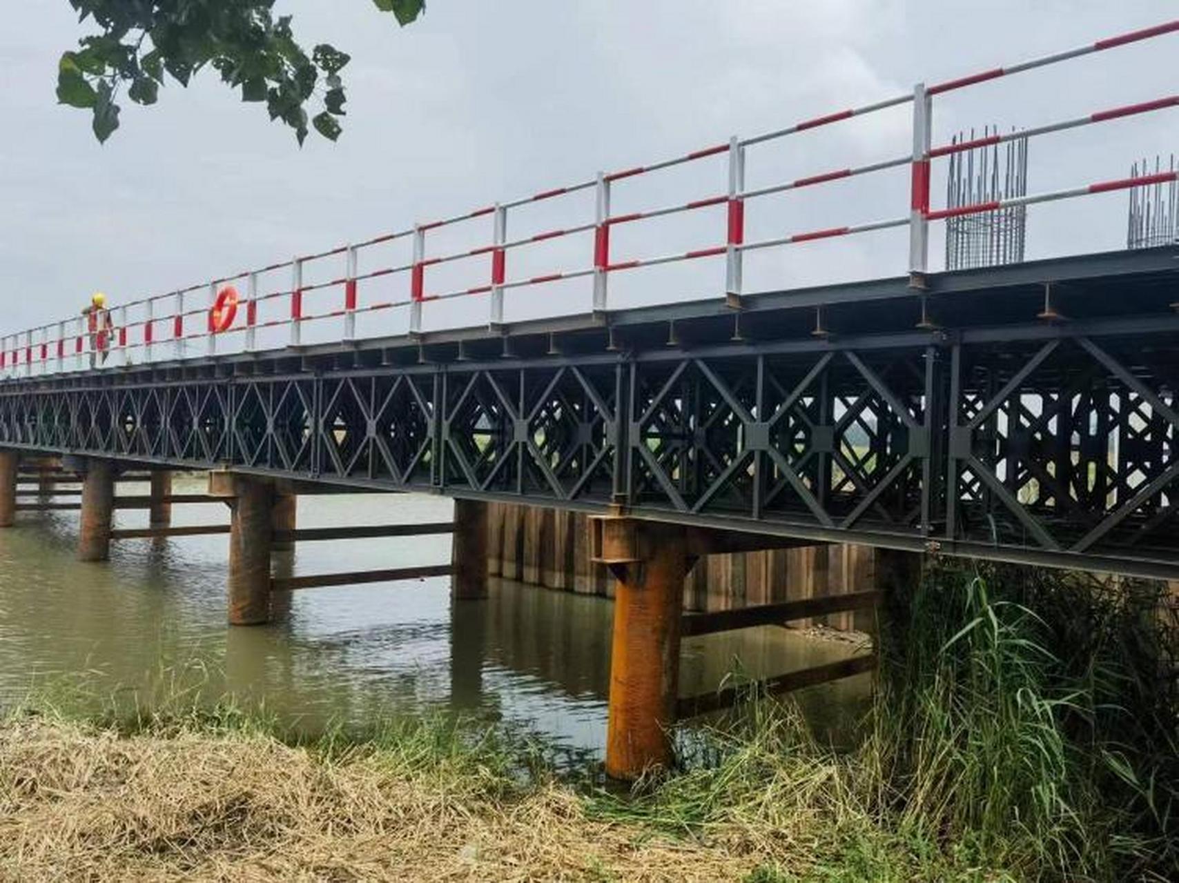 济宁# 【济邹高速项目最大跨度临时钢栈桥搭设完成】7月2日,随着最后