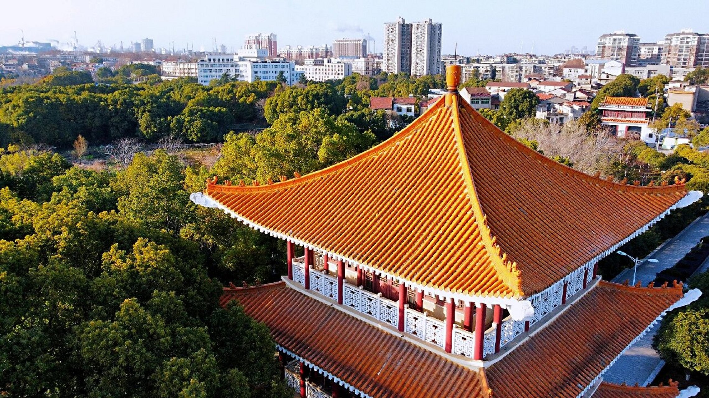 开阔 景美 可溜娃 可钓鱼 先说好,这不是景点,只是公园 背靠白玉山,面