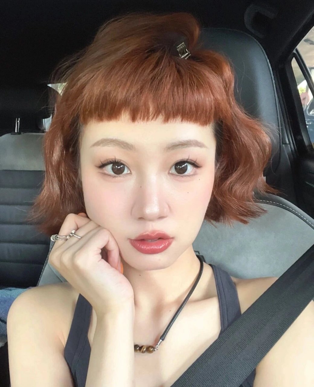 俏皮又高级感的眉上刘海 你还不知道如何吗|||眉上刘海短发丑萌丑萌的