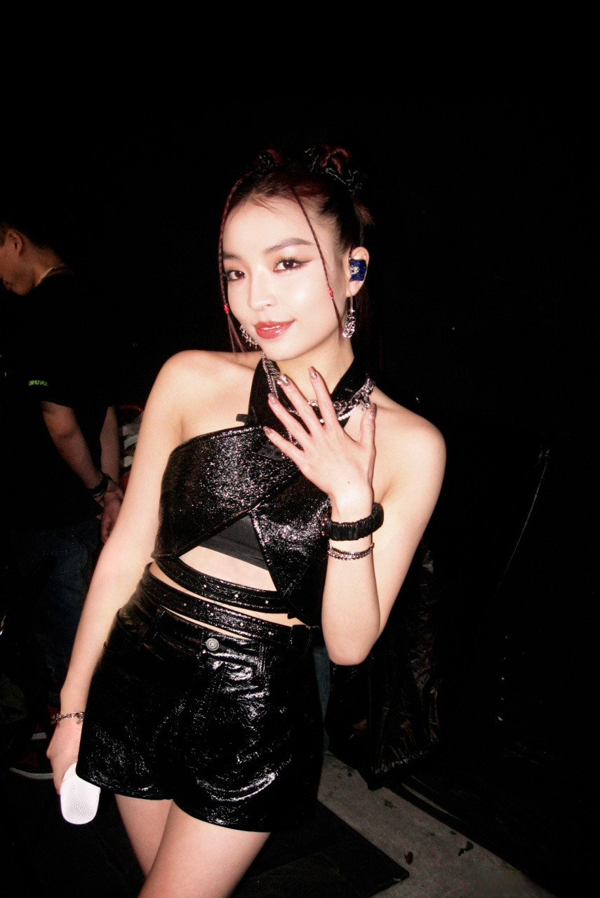 vava#说唱营业中# 翻到了彩排照#黄旭杨和苏vava舞台开启战斗模式