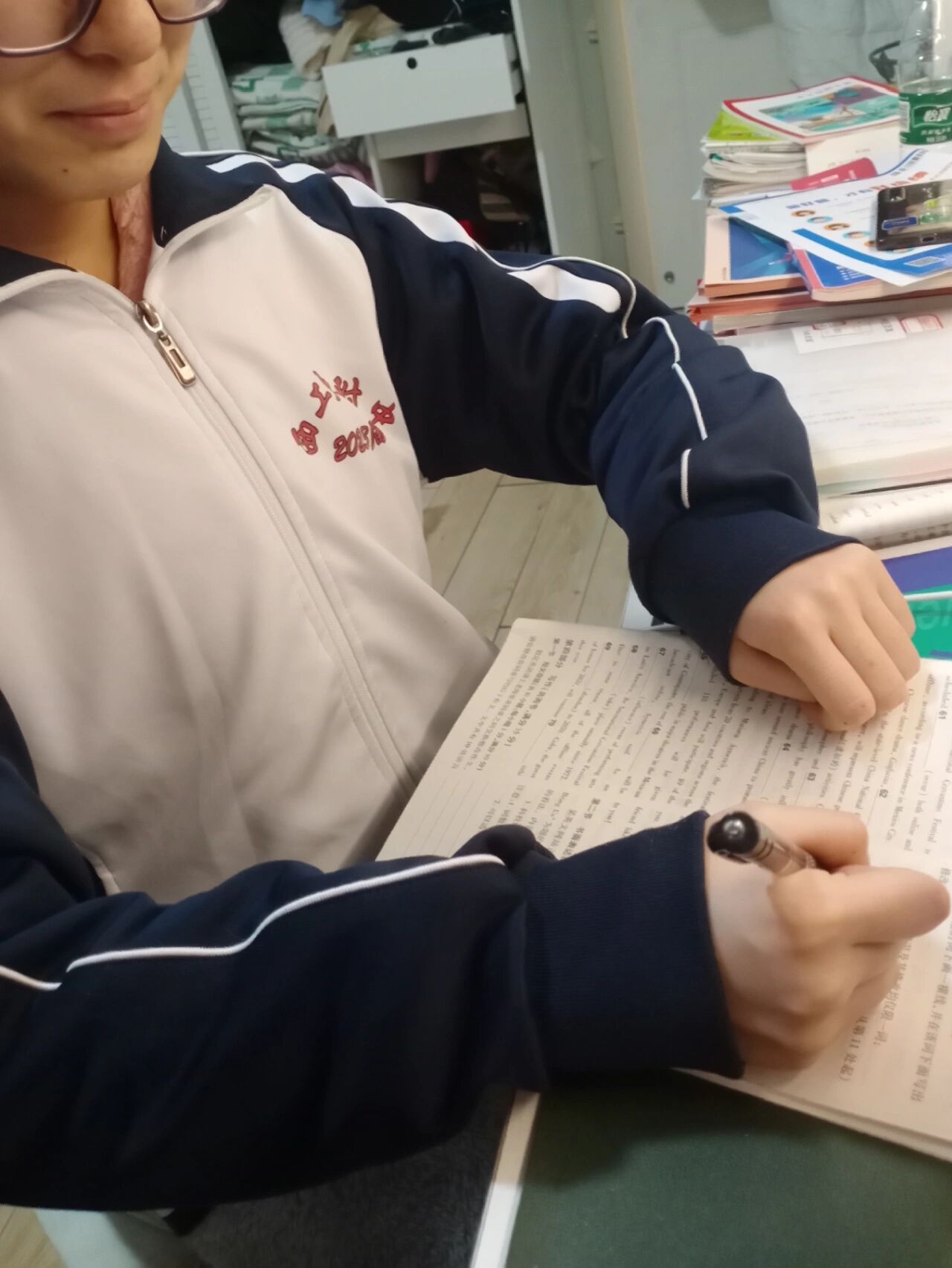 西工大附中学姐在线答疑 图中为重点班学姐李晔,今天给大家一个提问的